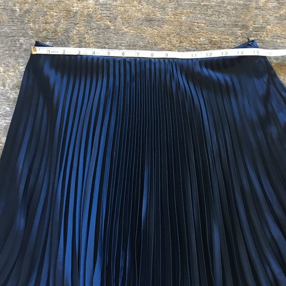 Valentino Navy Silk Pleated Midi Skirt 10 - Picture 9 of 9